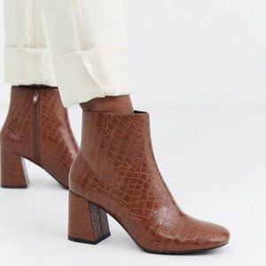 Brown Crocodile Ankle Boots (size 8.5)